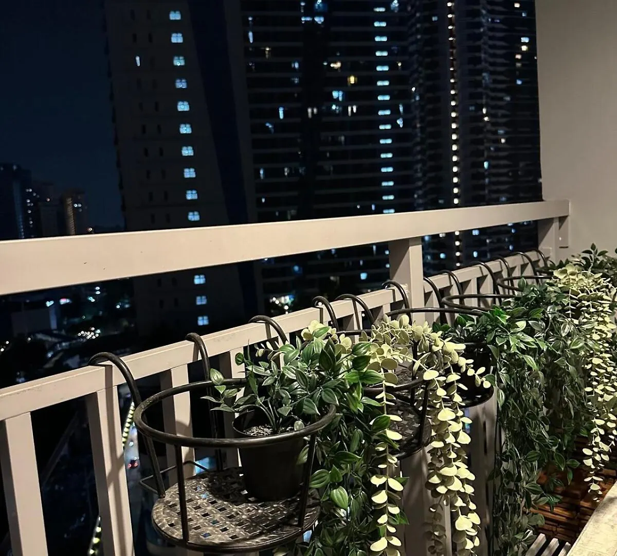 1Br Ayala Makati Apartment At Lush Residences Manila